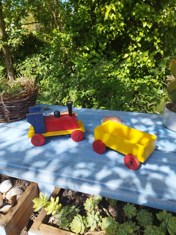Train en bois vintage 