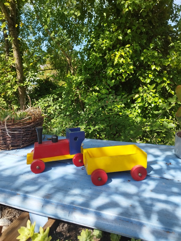 Train en bois vintage 