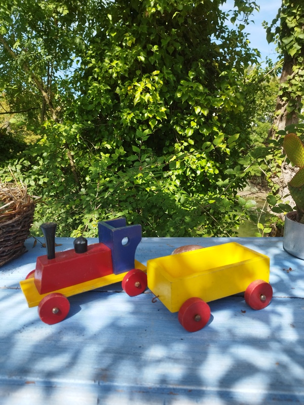 Train en bois vintage 