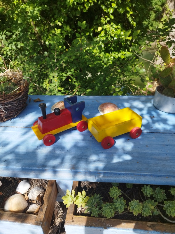 Train en bois vintage 