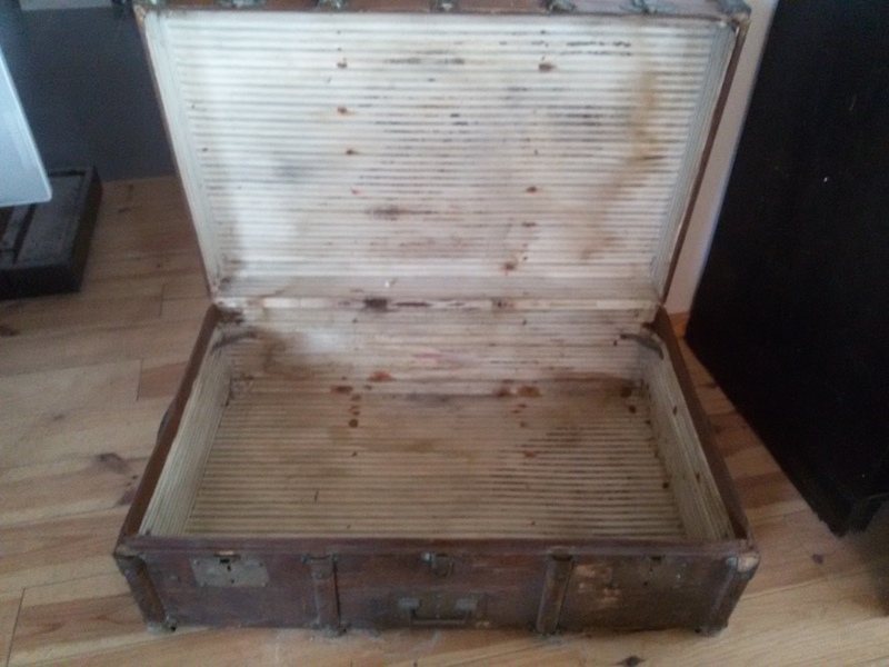 Valise en bois et cuir 