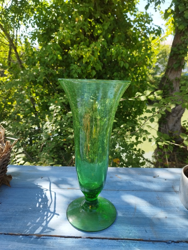 Vase en verre bullé signé Biot