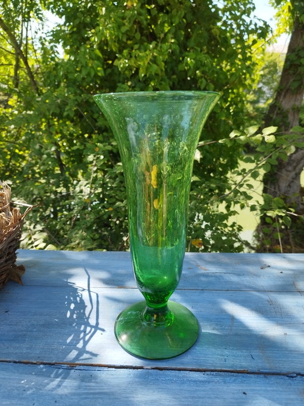 Vase en verre bullé signé Biot
