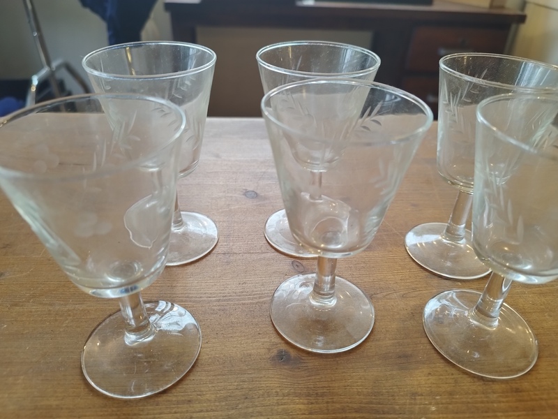 Verres anciens ciselés