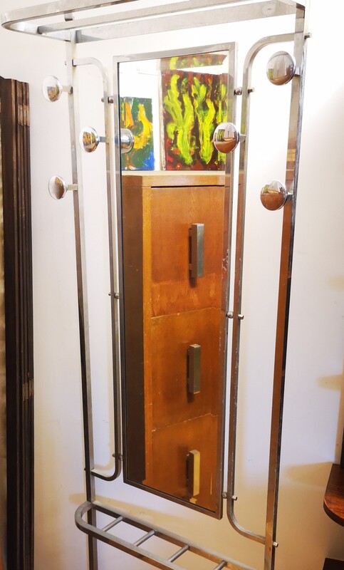 Vestiaire design années 60 
